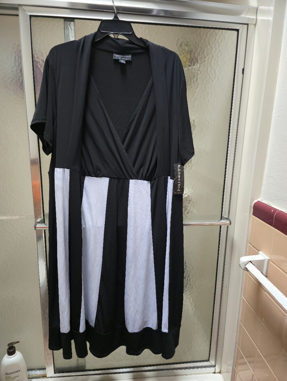 NWT Connected Woman Black and White Striped Short Sleeve Wrap Dress. Sz22W. $70.